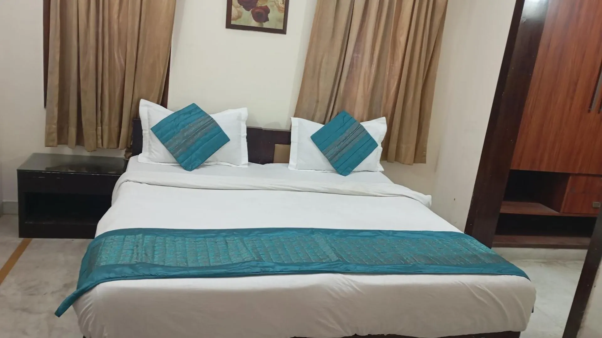 Hotel Royal India - Dlf Phase 2 Gurgaon
