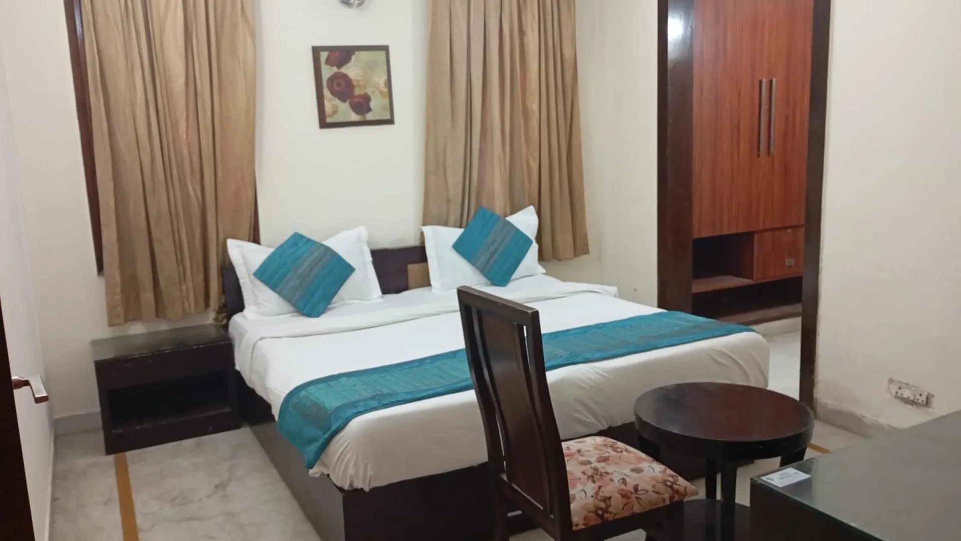 Hotel Royal India - Dlf Phase 2 Gurgaon