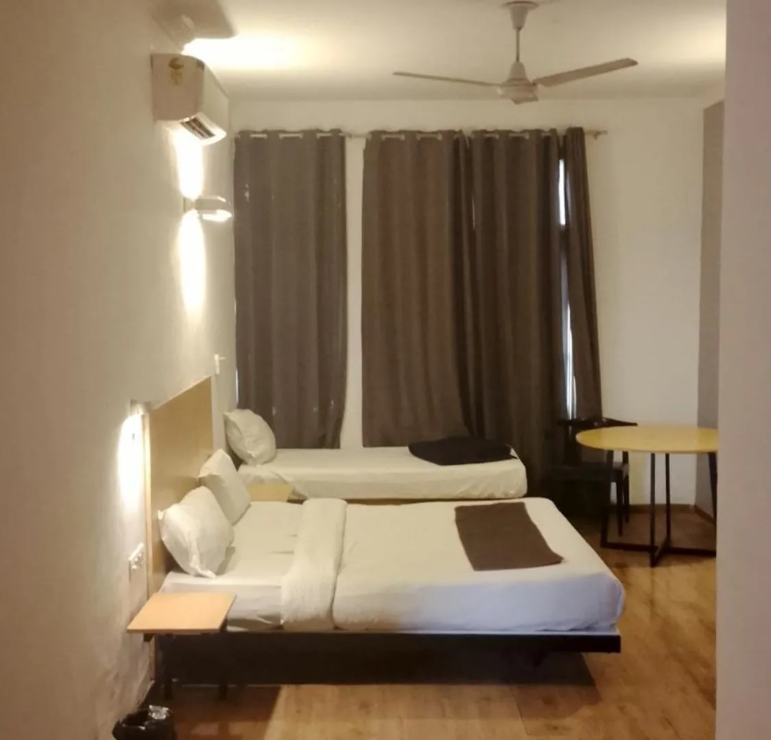 Hotel Royal India - Dlf Phase 2 Gurgaon